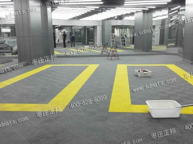 店铺内部拼接格栅效果