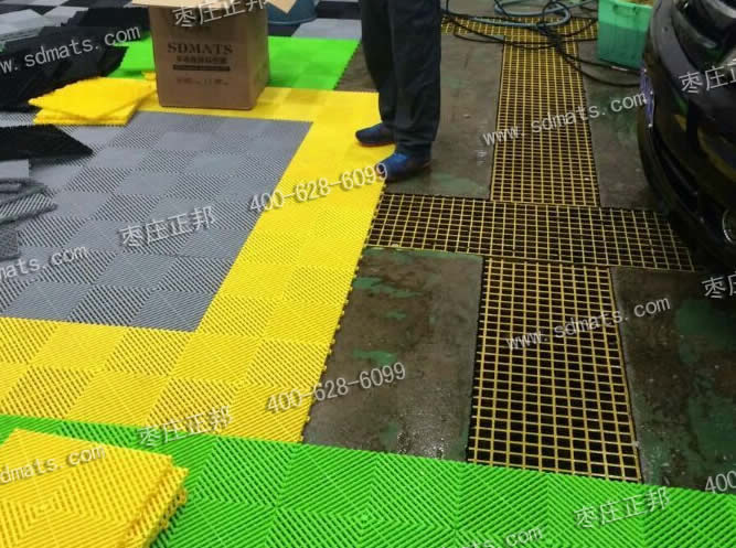 铺有玻璃钢格栅的排水沟