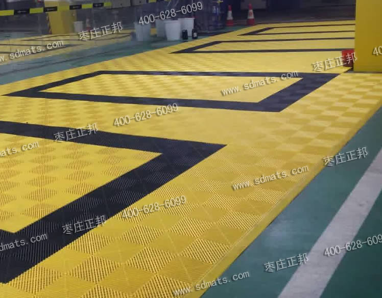 洗车店格栅在四个洗车工位的装修效果